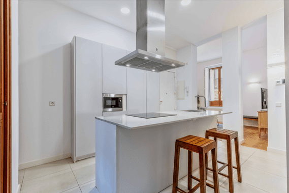 Luminoso piso amueblado y equipado en el corazón de Madrid