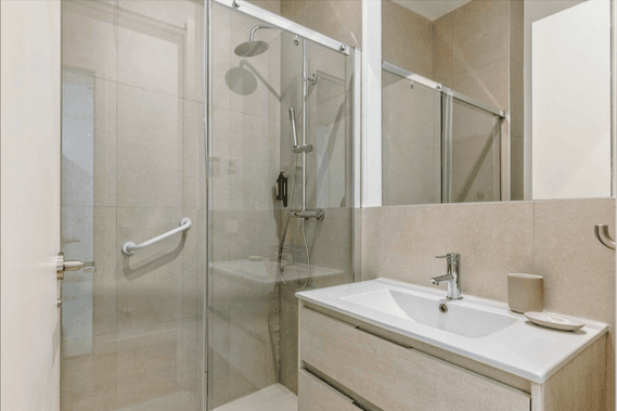 Luminoso piso amueblado y equipado en el corazón de Madrid