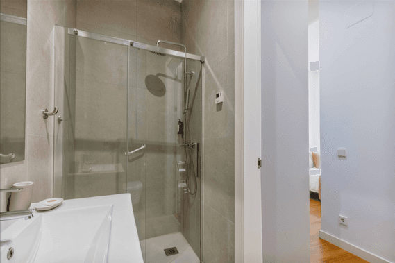 Luminoso piso amueblado y equipado en el corazón de Madrid