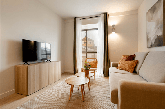 Bright, furnished and equipped apartment in the financial district of Madrid